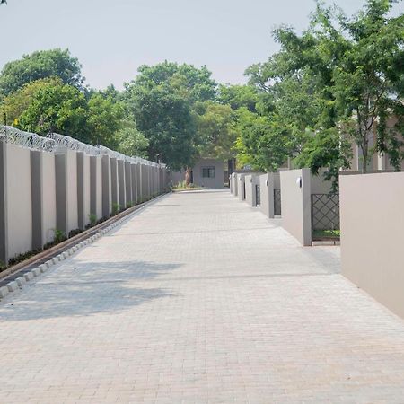 Longhorn Executive Apartments Lusaka Luaran gambar